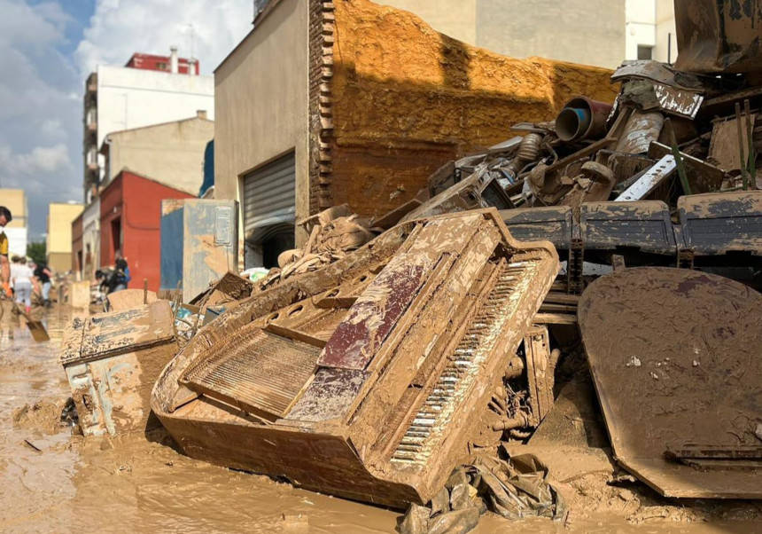 Un piano dañado por la dana. Foto cedida por la Unió Musical de Paiporta.